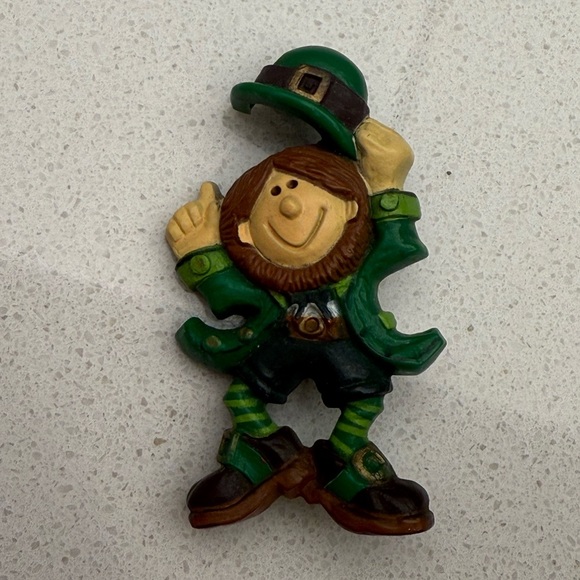 Vintage Leprechaun Brooch Pin 1980s Hallmark St. Patrick's Day - Picture 2 of 6